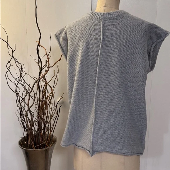 Gray Sleeveless Knit Top - Picture 4 of 5